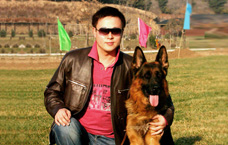 李岩德牧
